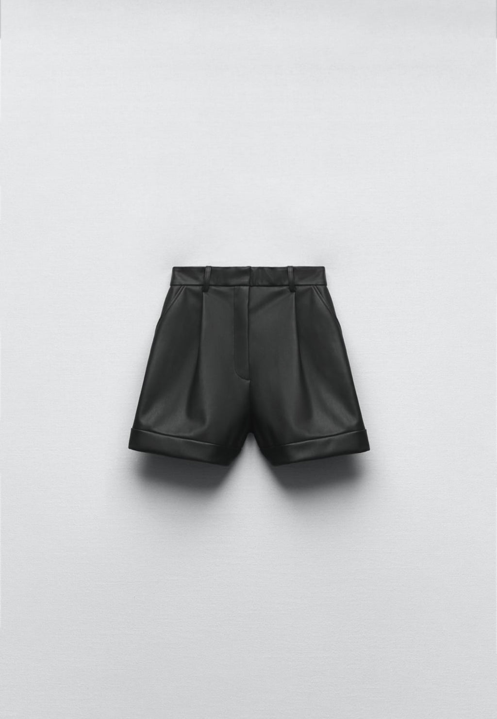 Shorts cuerina