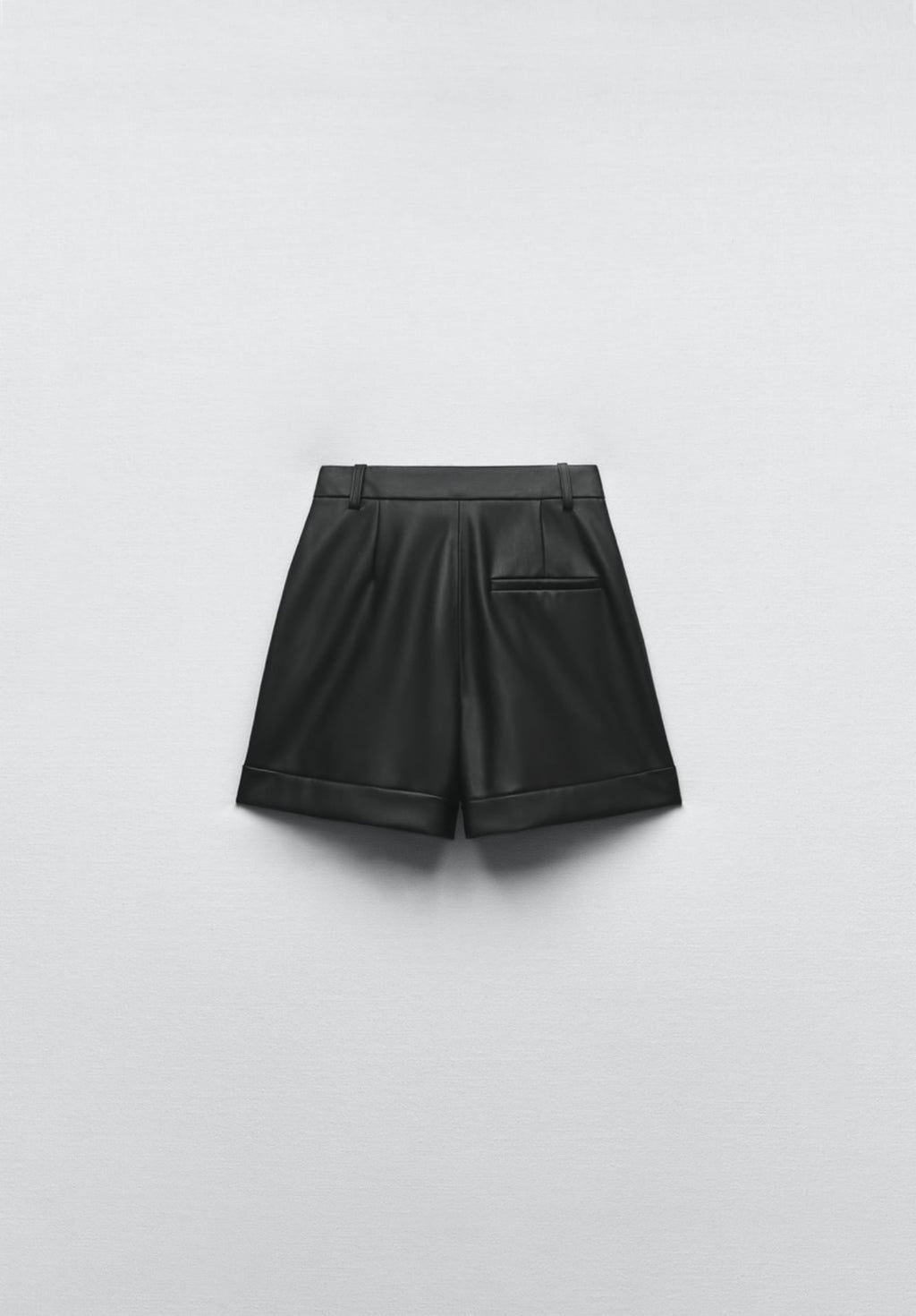 Shorts cuerina