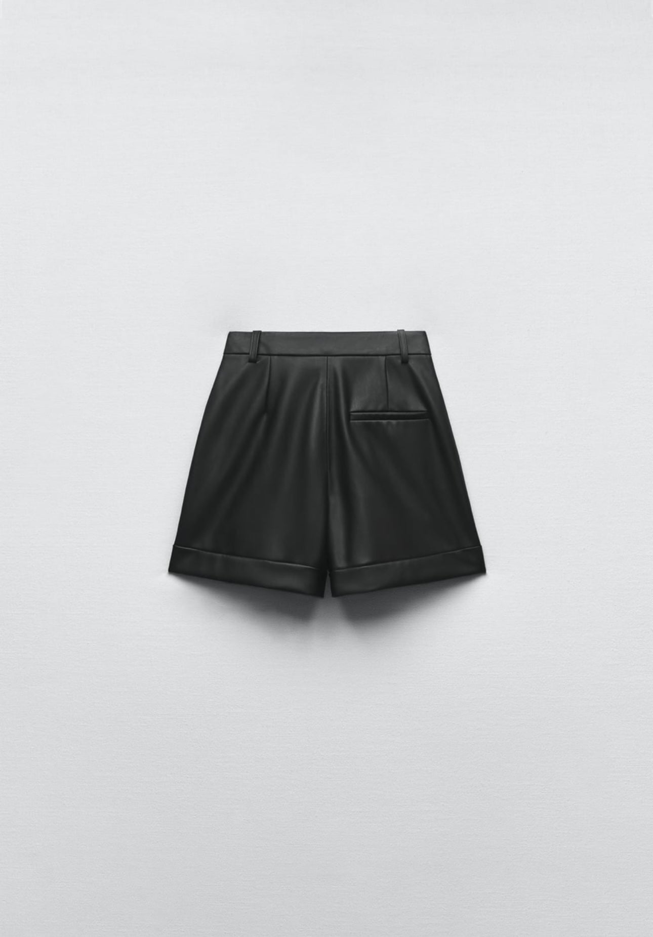 Shorts cuerina