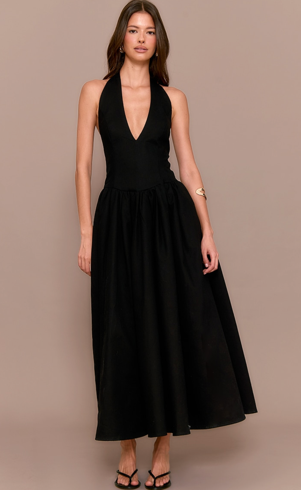 Vestido con escote profundo