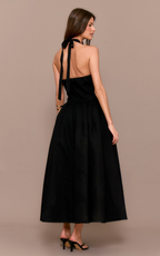 Vestido con escote profundo