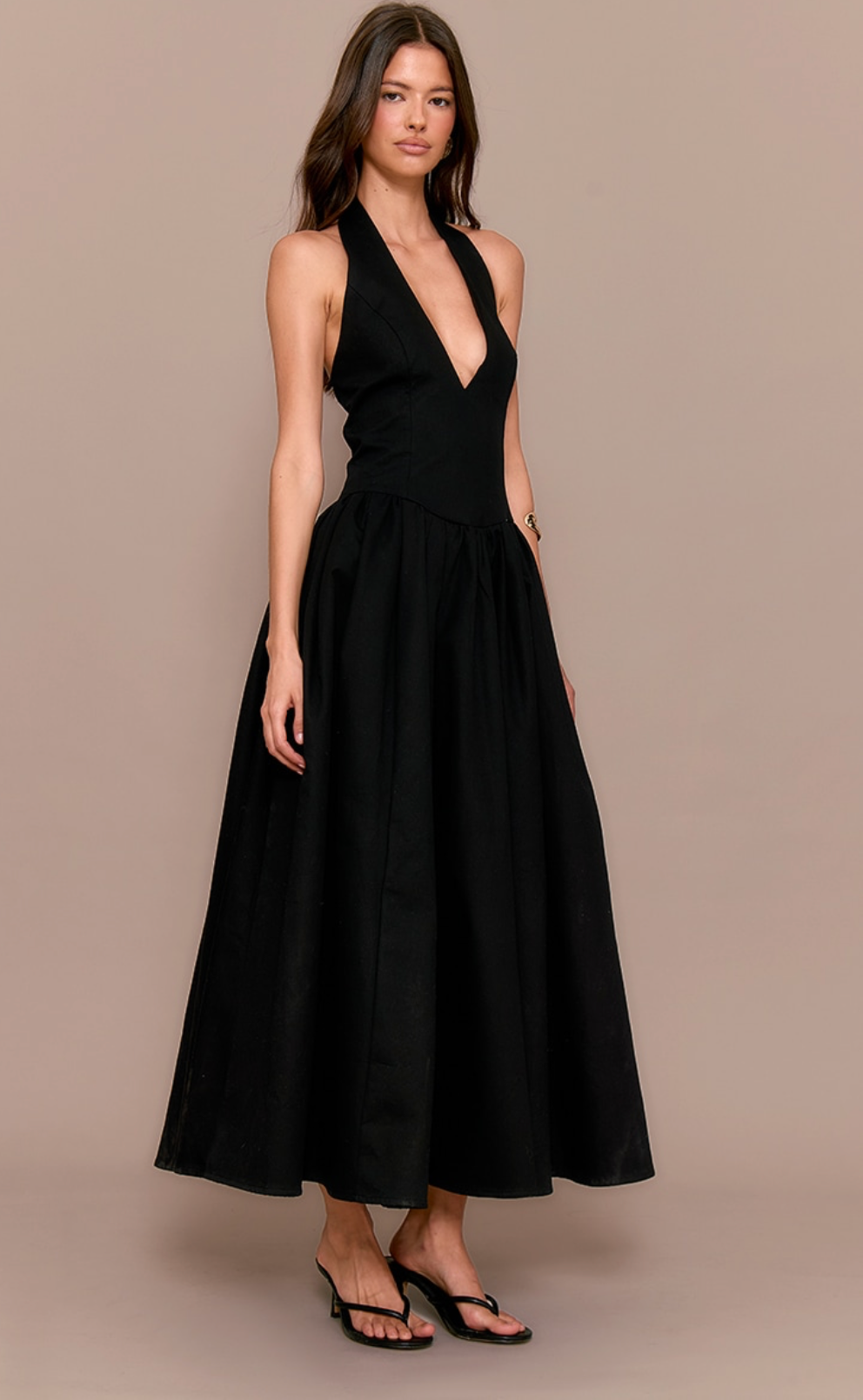 Vestido con escote profundo