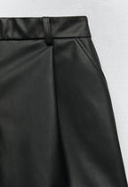 Shorts cuerina