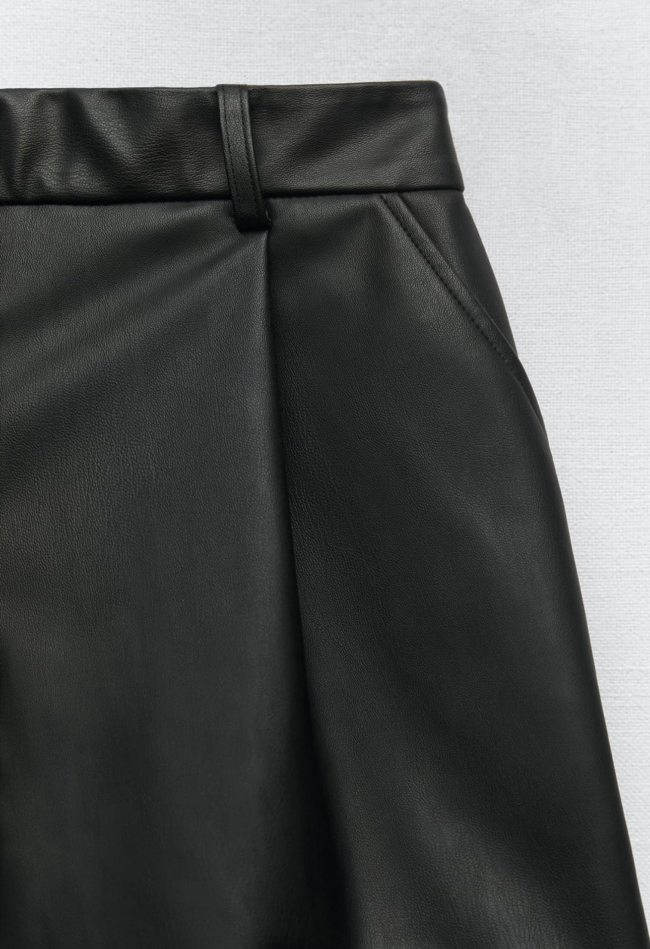 Shorts cuerina