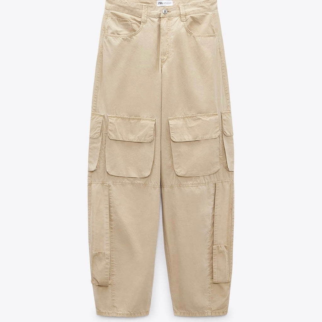 Pantalón cargo con bolsillos