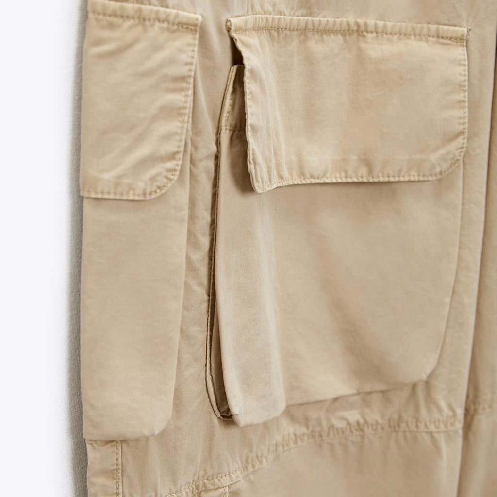 Pantalón cargo con bolsillos