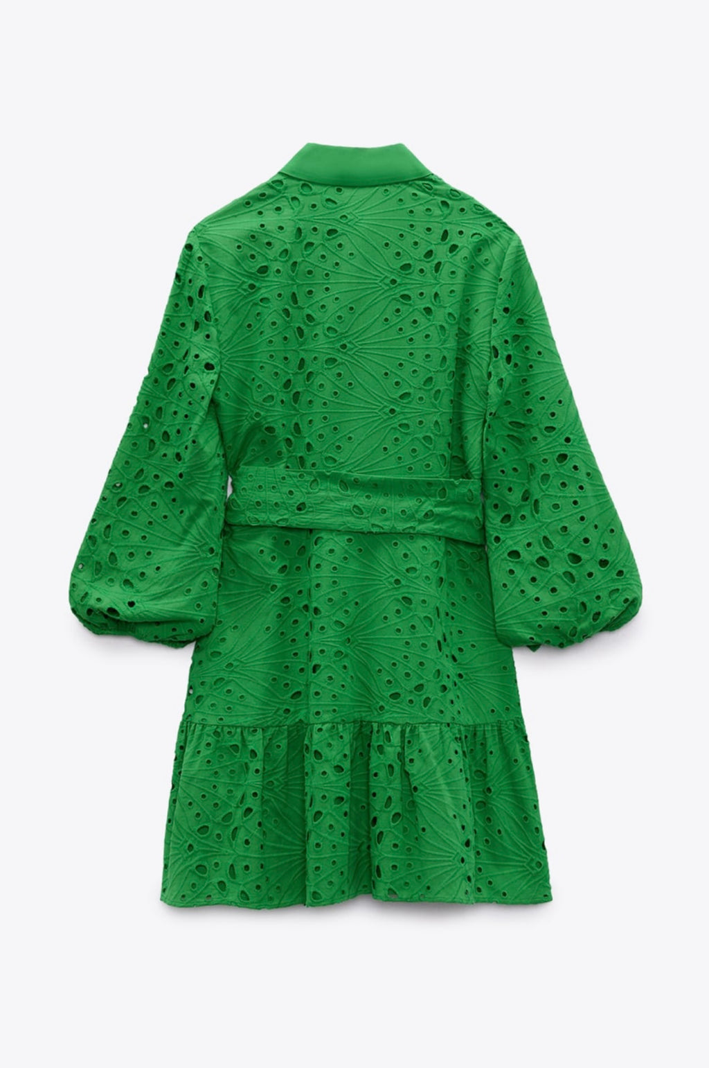 Vestido con bordados perforados