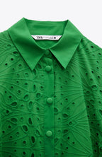 Vestido con bordados perforados