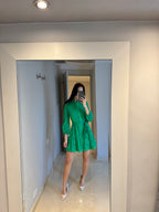 Vestido con bordados perforados