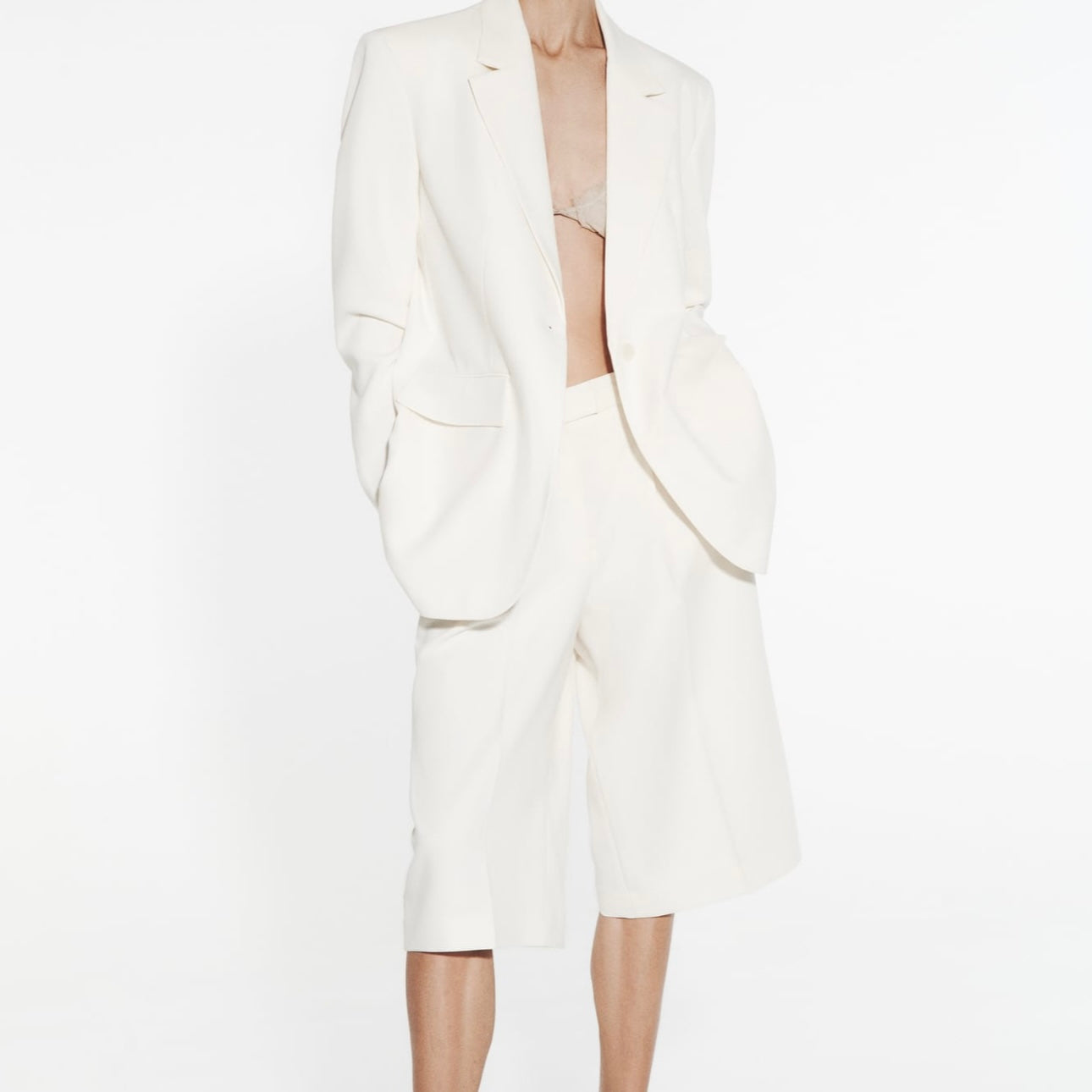 Bermuda larga pliegues