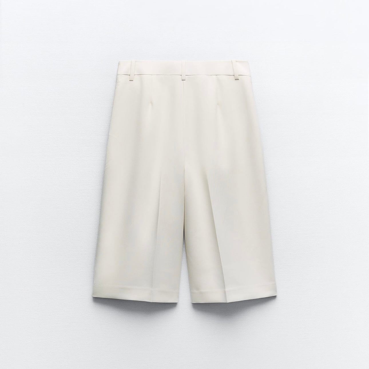 Bermuda larga pliegues