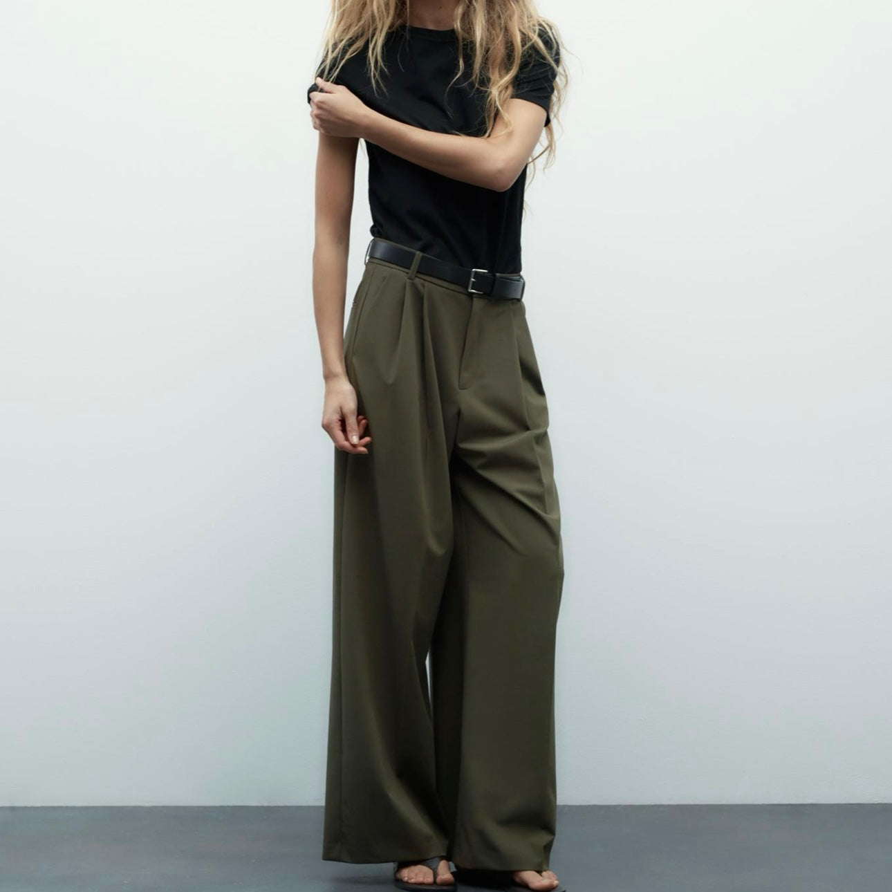 Pantalón doble pliegue con cinturón