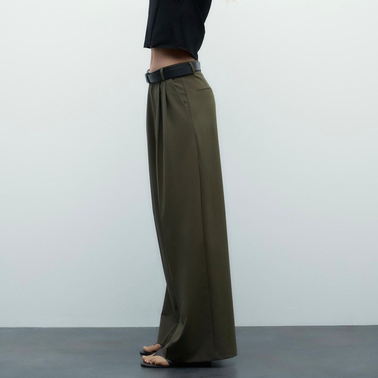 Pantalón doble pliegue con cinturón
