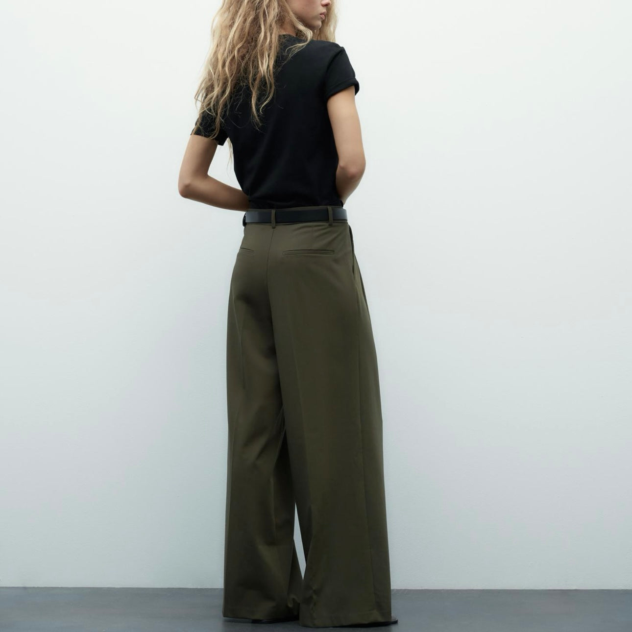 Pantalón doble pliegue con cinturón