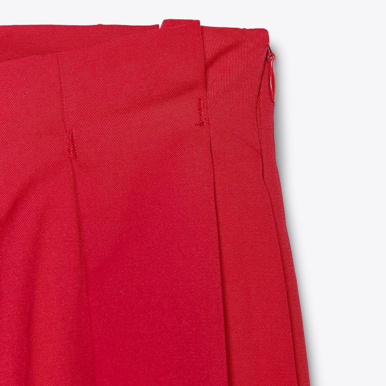 Falda midi con pliegues